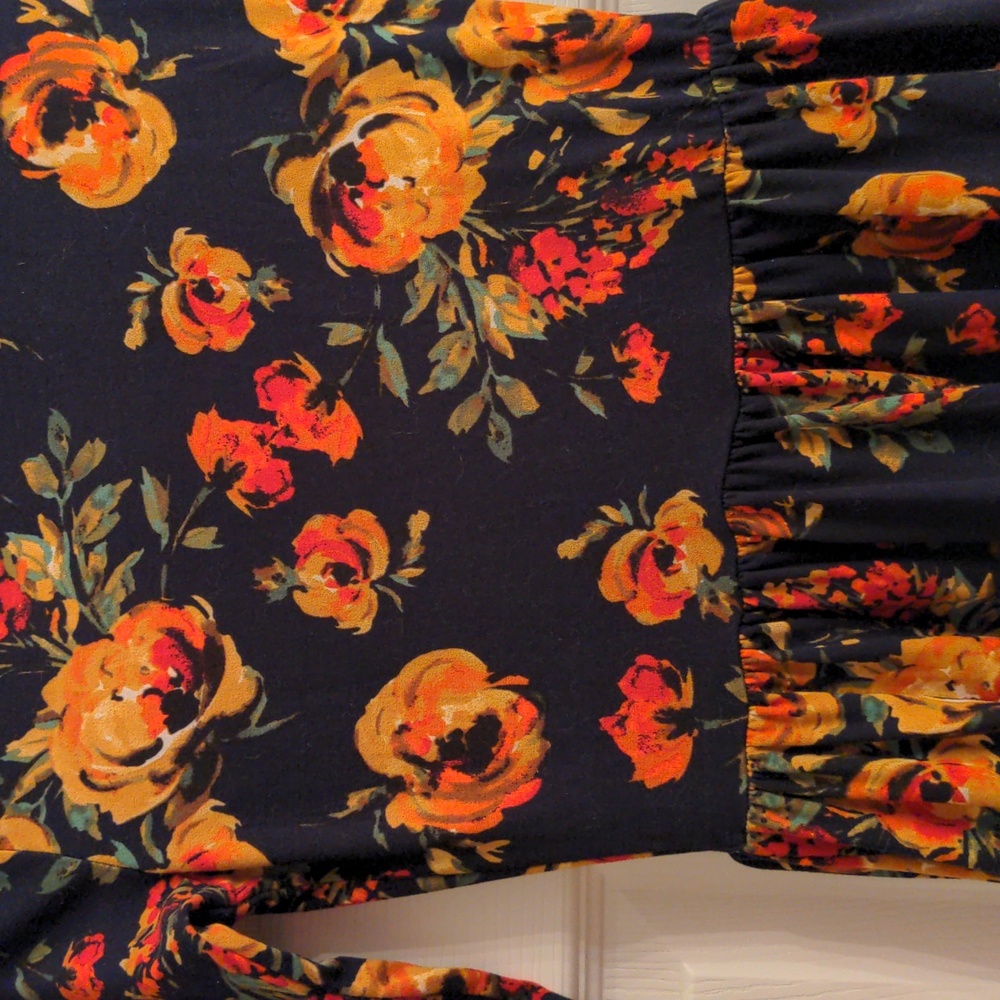 Dress - Picture 2 of 7